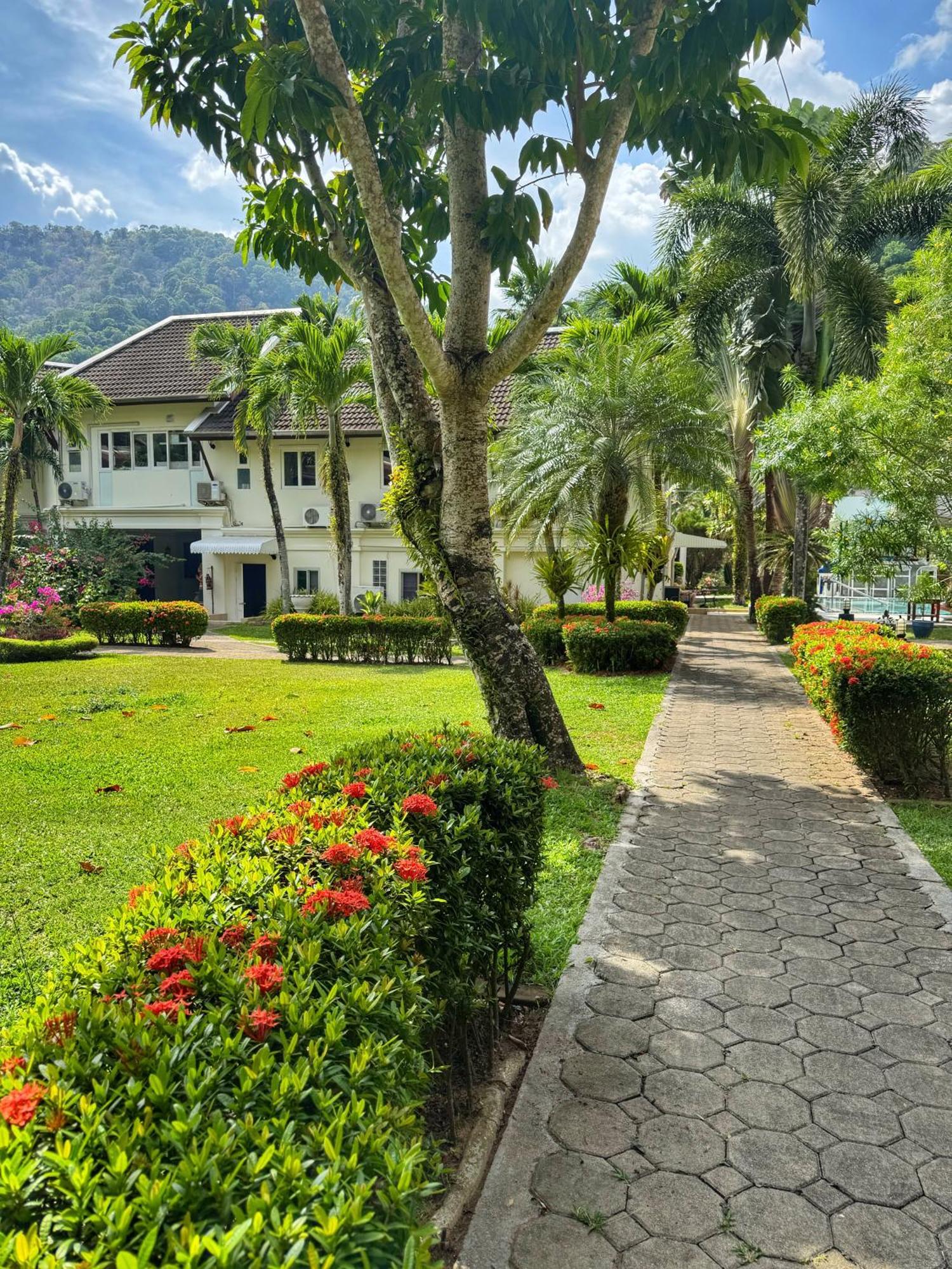 Serenity Lakeside Resort Kathu Exterior photo