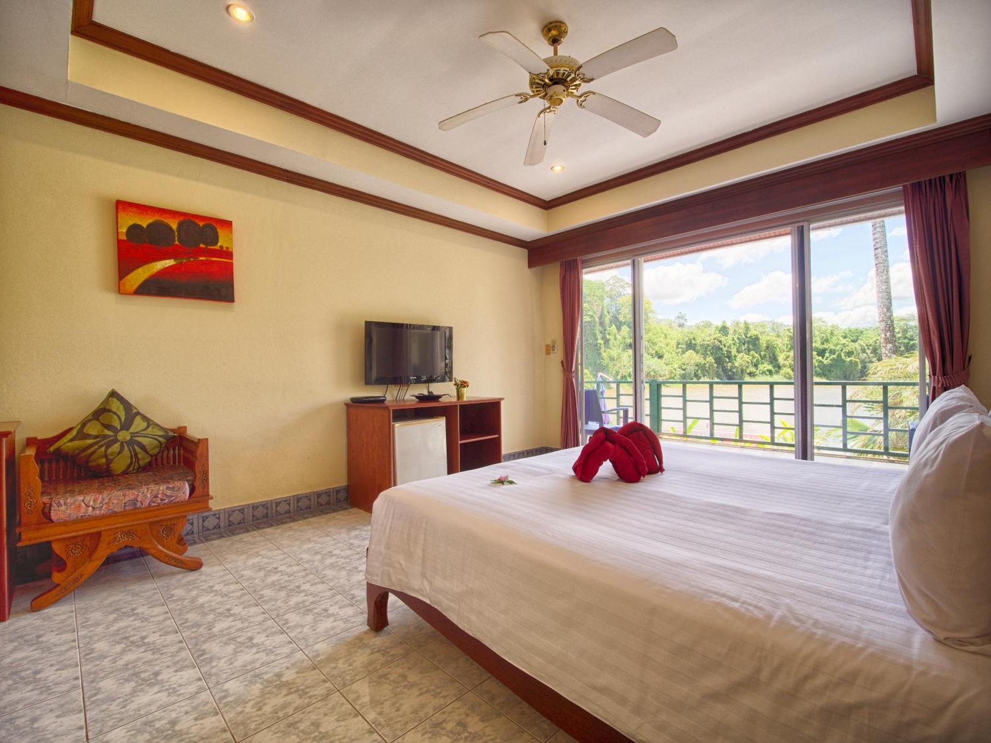 Serenity Lakeside Resort Kathu Exterior photo