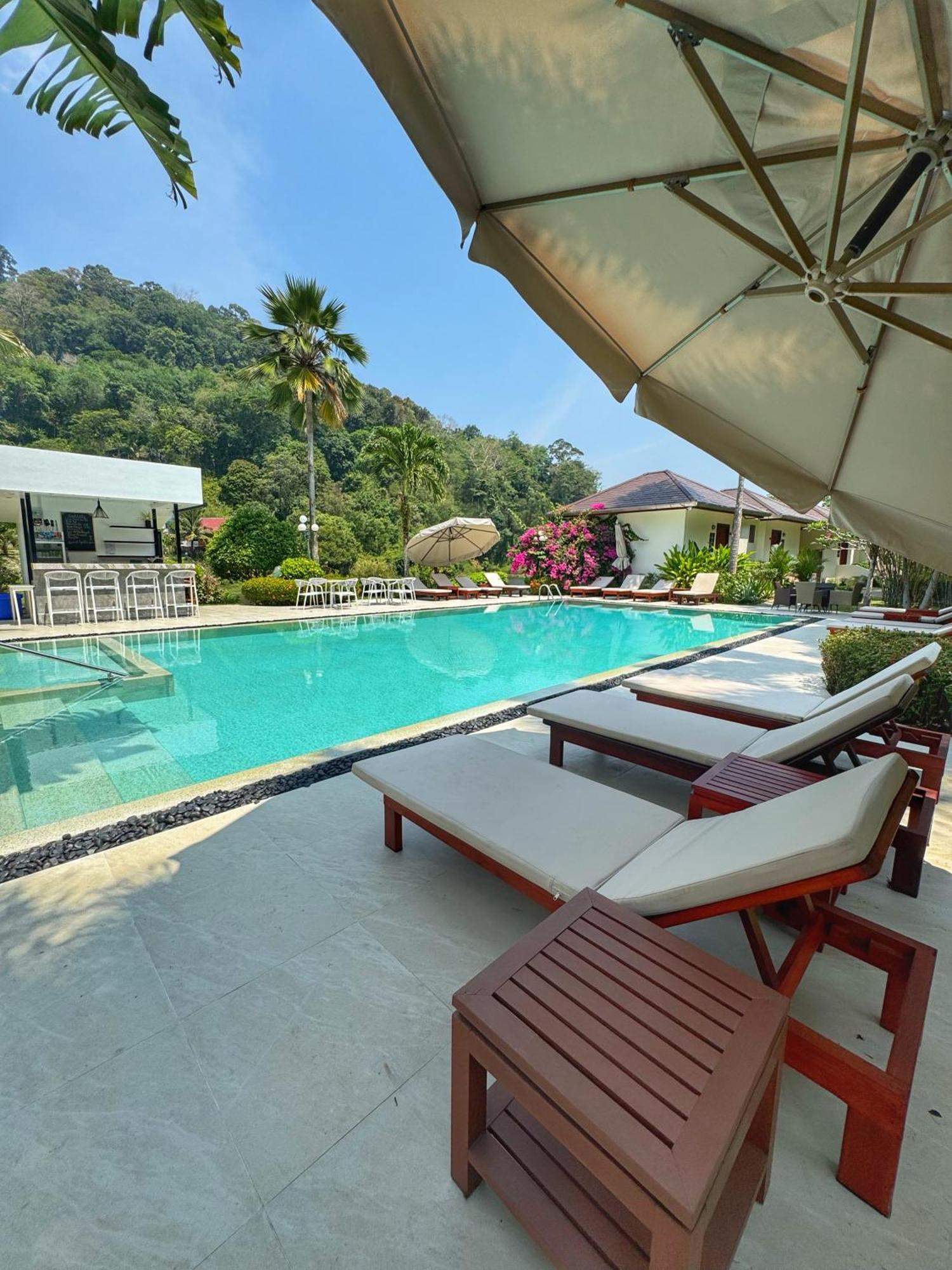Serenity Lakeside Resort Kathu Exterior photo